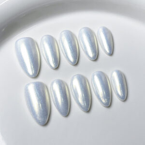 Minimalist Fresh Short Nails – Pure White Gradient Wearable False Nails ✨💅