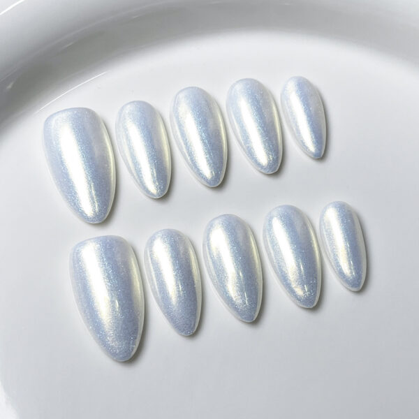 Minimalist Fresh Short Nails – Pure White Gradient Wearable False Nails ✨💅
