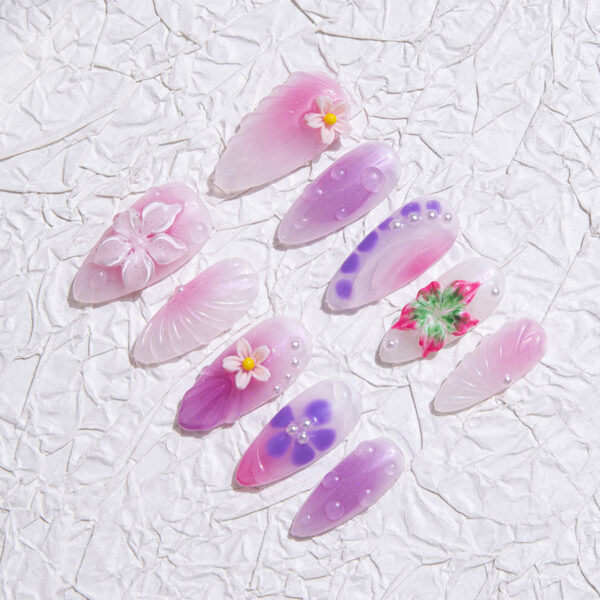 Handmade Nail Art with 3D Floral Petal Resin Accessories 🌸💅 - 图片 2