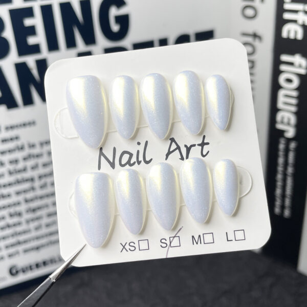 Minimalist Fresh Short Nails – Pure White Gradient Wearable False Nails ✨💅 - 图片 3