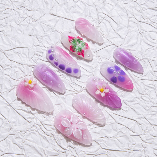 Handmade Nail Art with 3D Floral Petal Resin Accessories 🌸💅 - 图片 3
