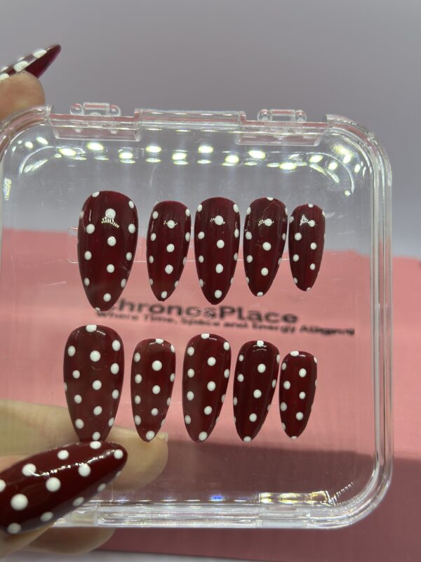 Handmade Burgundy Polka Dot Vintage Nail Art Tips for Halloween - 图片 2
