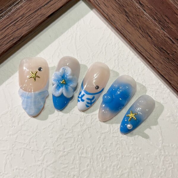 Handmade Bold Almond Nails with 3D Floral Design and Blush Accent. - 图片 3