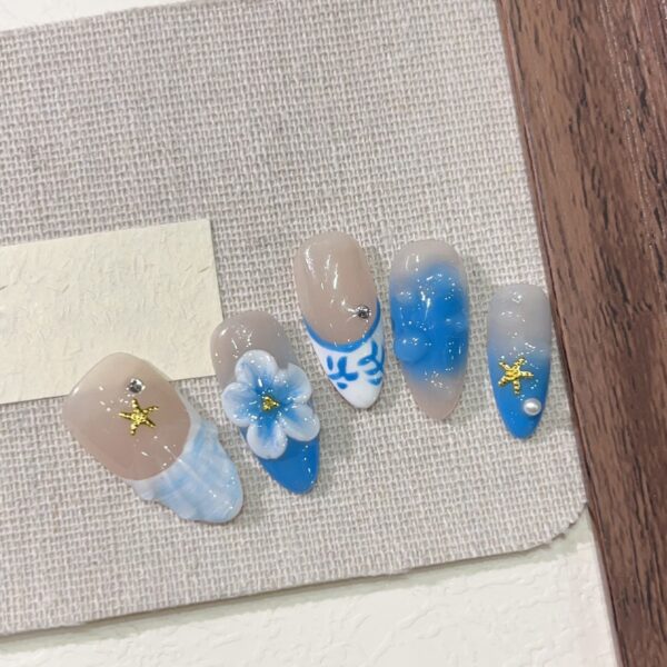 Handmade Bold Almond Nails with 3D Floral Design and Blush Accent. - 图片 4
